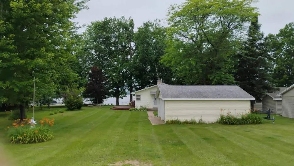 Local lawn mowing service experts serving Pound, WI - Slack's Lawn Care