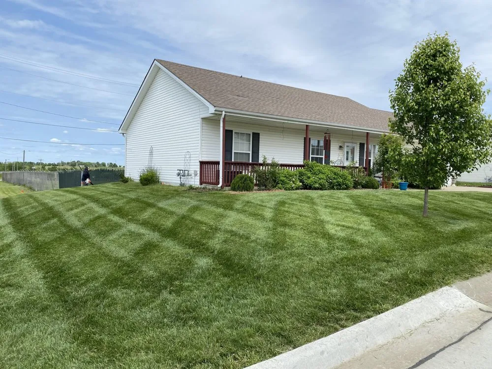 Expert garden landscaping experts serving Cameron, MO - Slates Mowing