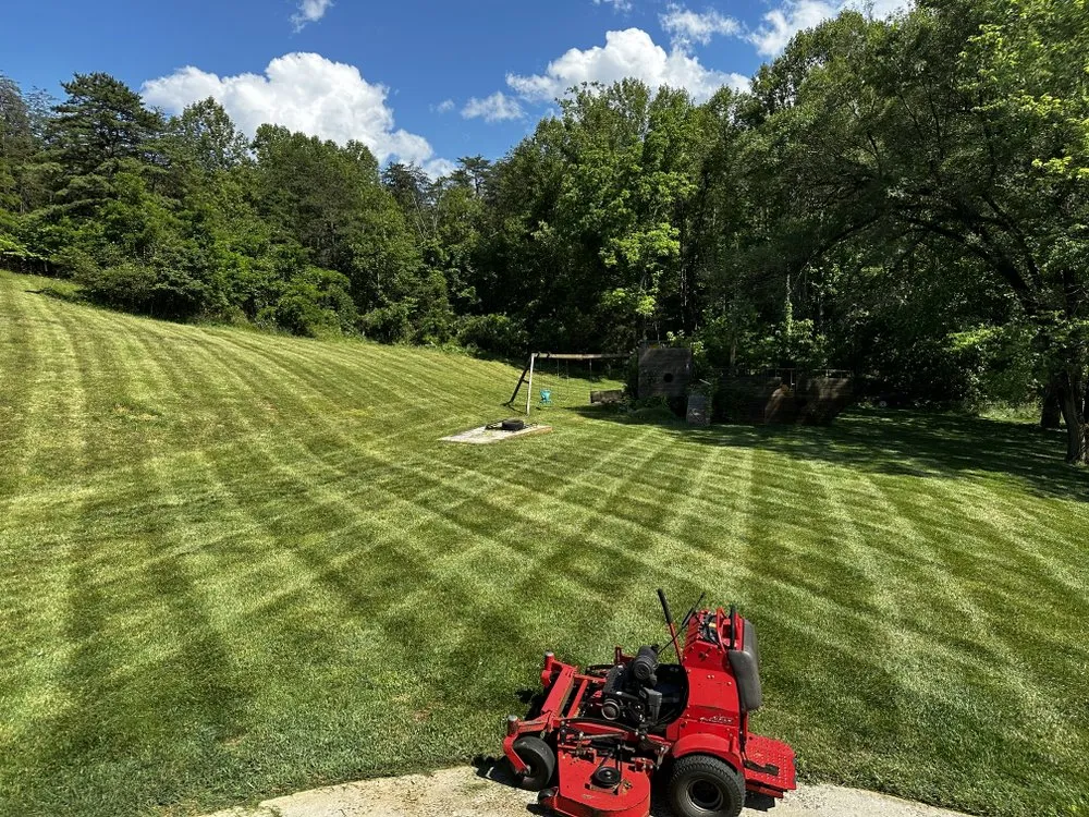 Expert garden landscaping experts serving Roanoke, VA - Slick Cuts Lawn Care