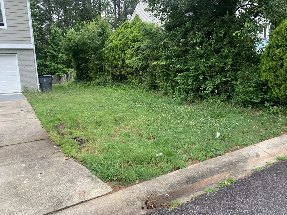 Top-rated lawn care service for homes across Mableton, GA - Slim cuts