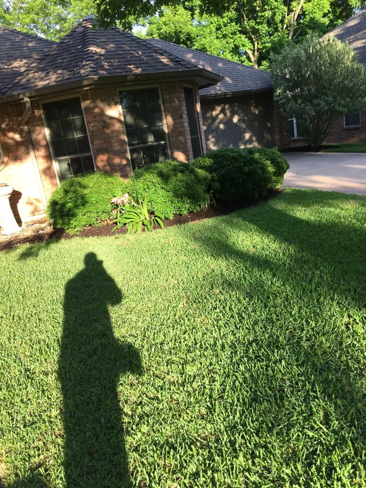 Professional garden landscaping in Arlington, TX by Slim Lawn Care