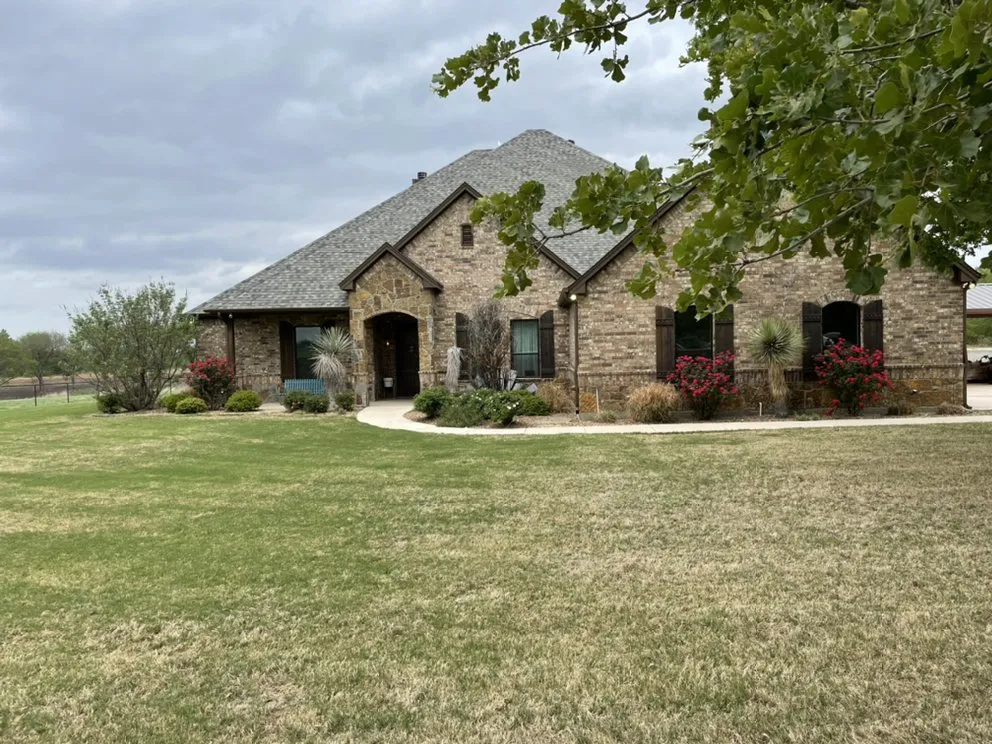 Custom yard cleanup service for residential properties in Weatherford, TX by Slingblade lawn care