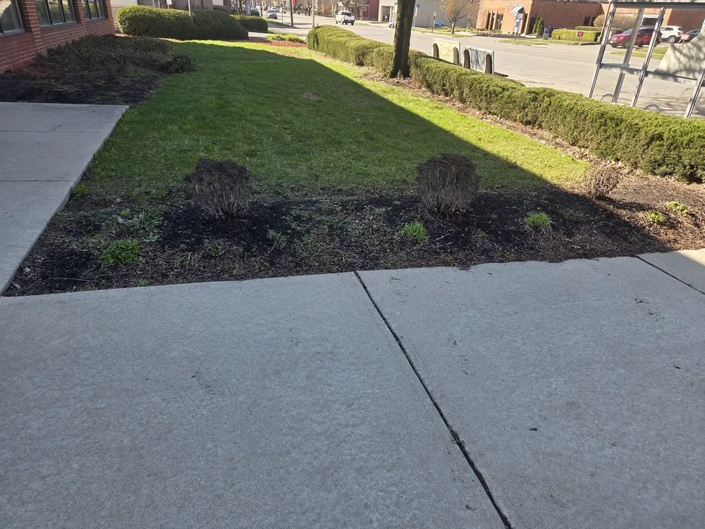 Custom lawn mowing service in Columbus, OH by Slone's Lawncare