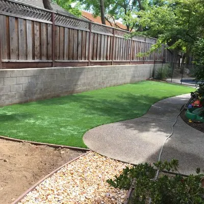 SLS LANDSCAPING Logo