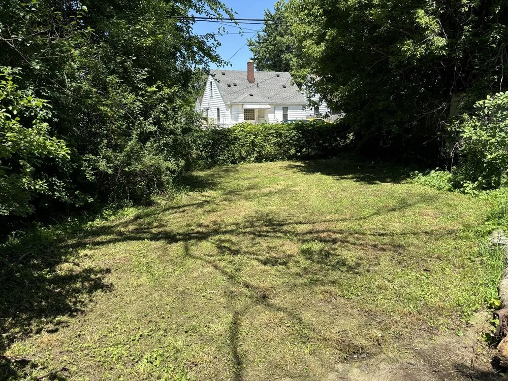 Affordable garden landscaping experts serving Detroit, MI - Sly & Lids Property Preservation & Landscapes