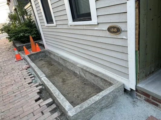 S&M Landscaping & Construction Logo