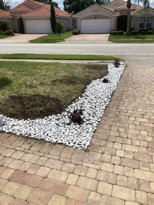 Small Lawn Care & Handymen Services Logo