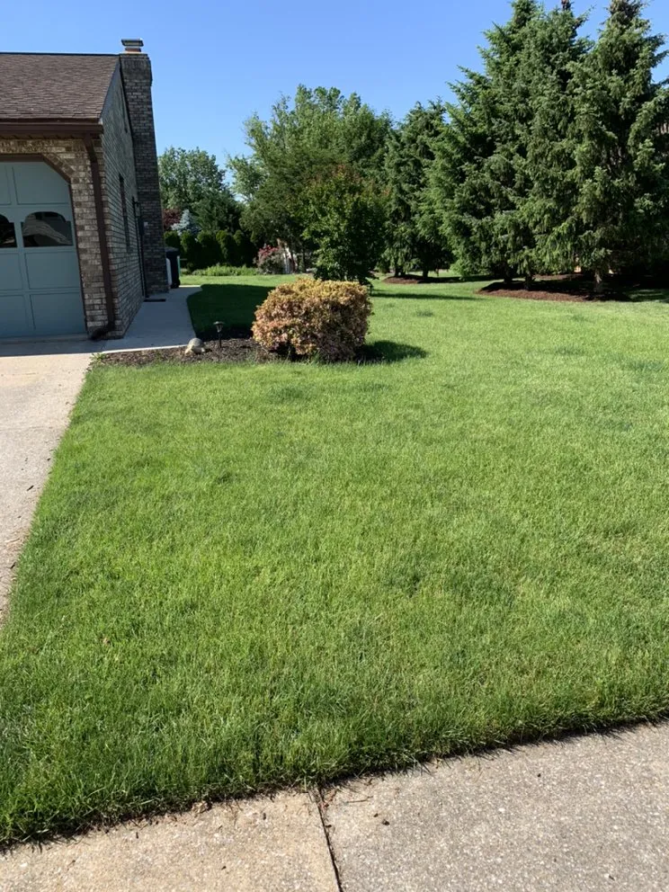 Local yard maintenance experts serving Mechanicsburg, PA - Smalley’s Lawn Care