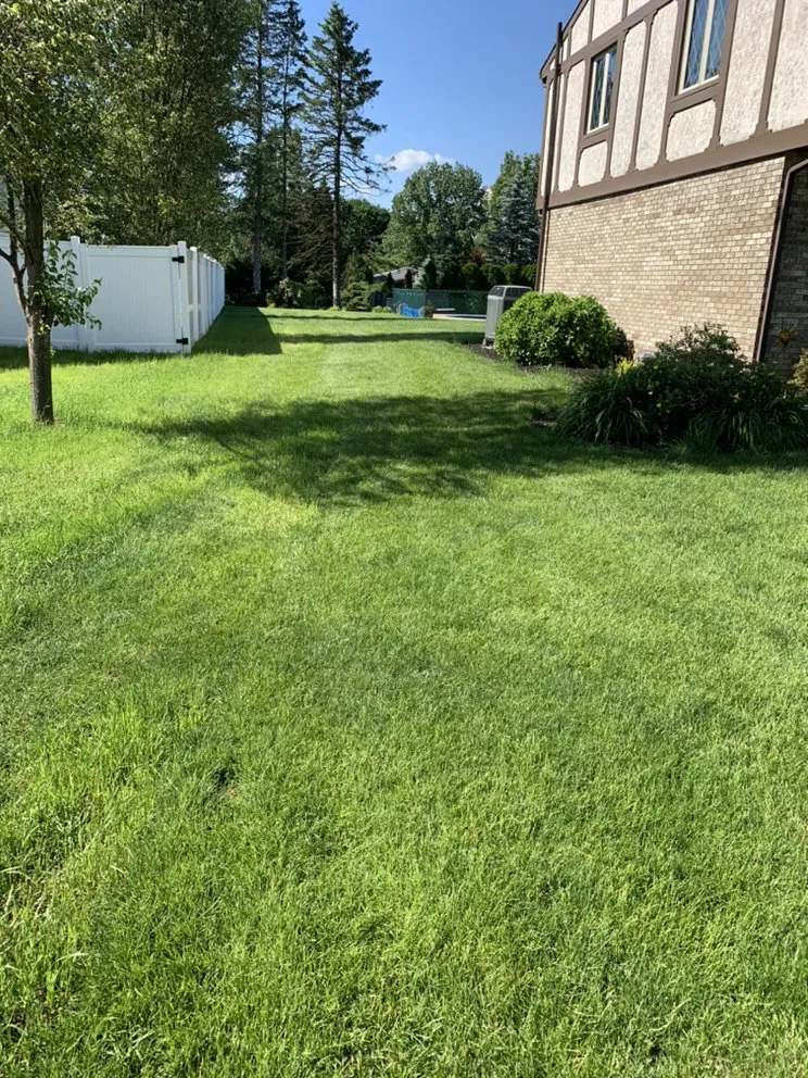 Expert lawn care service experts serving Mechanicsburg, PA - Smalley’s Lawn Care