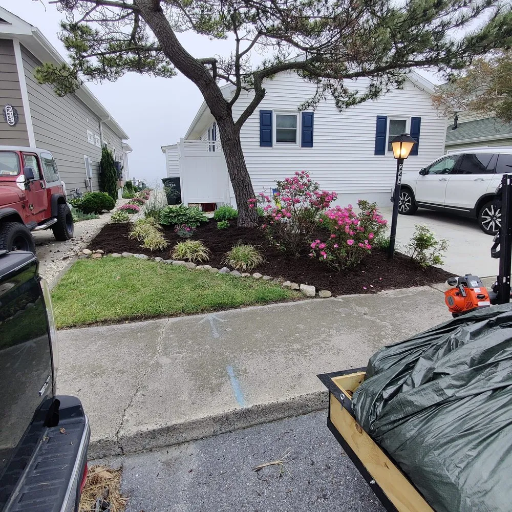 Custom garden landscaping experts serving Salisbury, MD - Small's Lawn Mowing