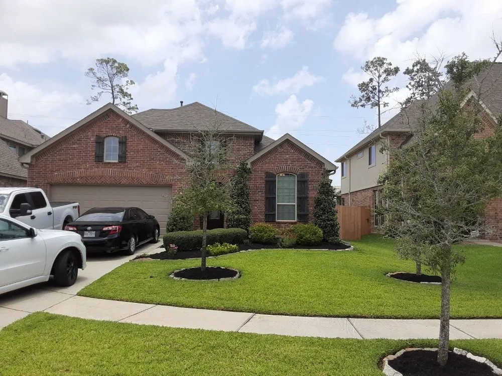 Local lawn mowing service experts serving Spring, TX - Smart Dumb Katz Landscaping