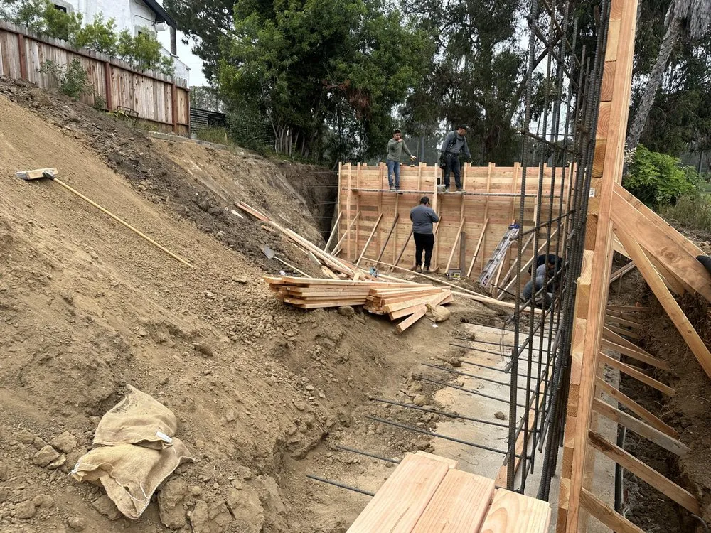 Affordable lawn mowing service experts serving Chatsworth, CA - Smart Eye Construction