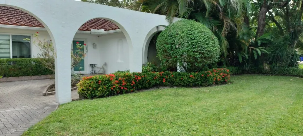 Affordable landscaping services in Hollywood, FL - Smart Green Lawn Care