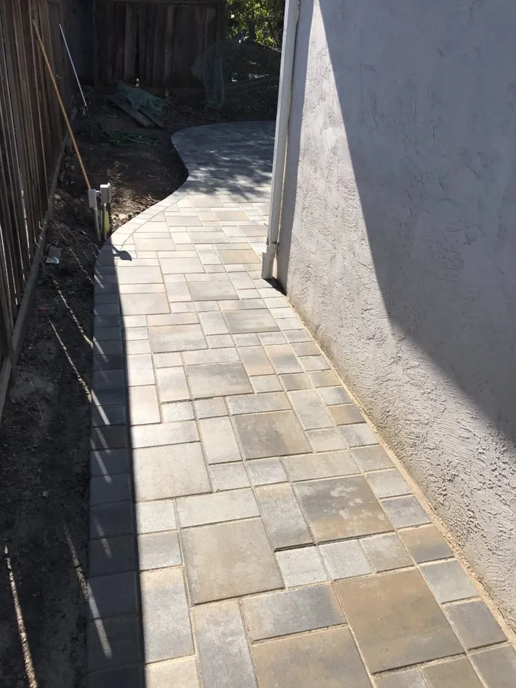 Custom lawn mowing service for residential properties in Berkeley, CA by Smartscaping