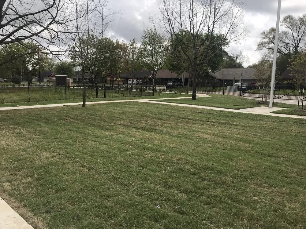Expert lawn mowing service in Houston, TX - Smartscaping