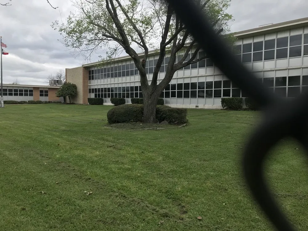 Reliable lawn care service experts serving Houston, TX - Smartscaping