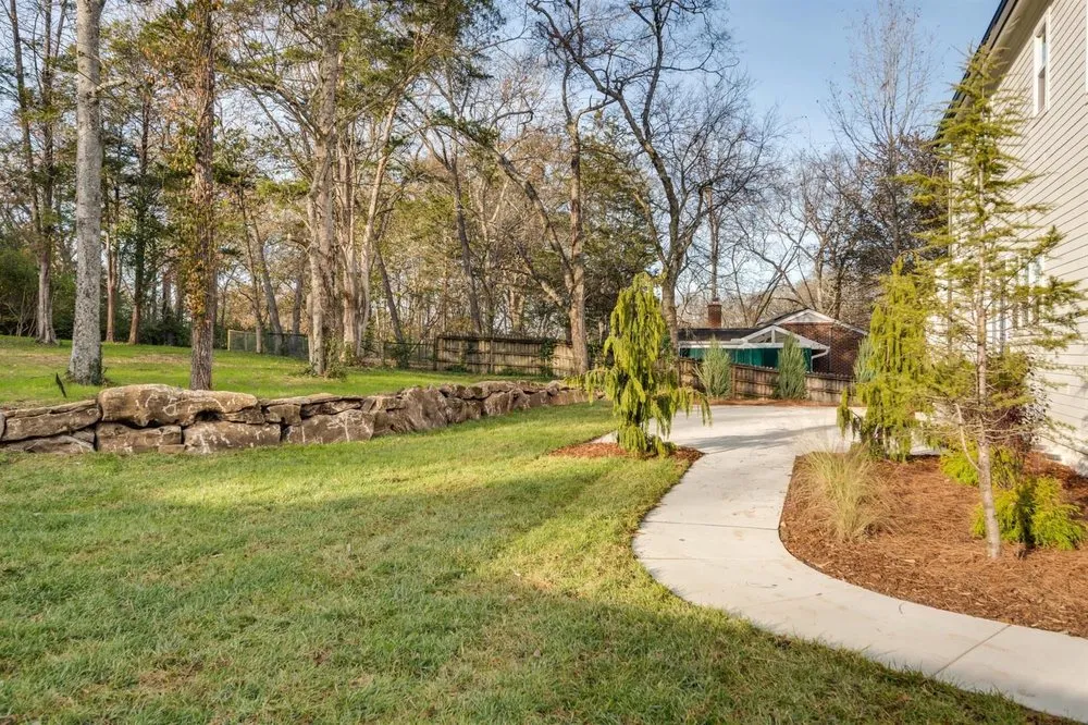 Expert garden landscaping experts serving Hendersonville, TN - Smashville Construction