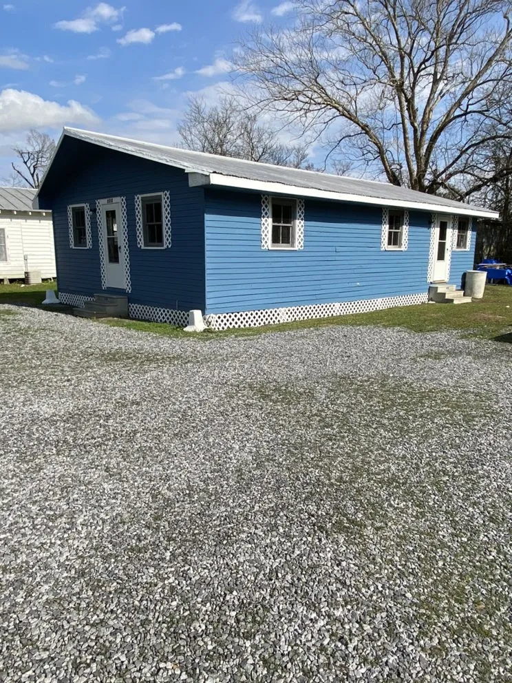 Expert outdoor landscaping for beautiful yards in New Iberia, LA by SMC Maintenance