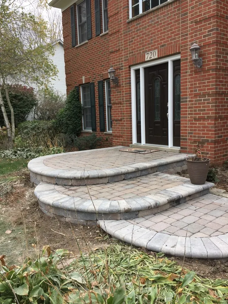 Professional landscaping services experts serving Woodstock, IL - SMG Lawn & Landscaping