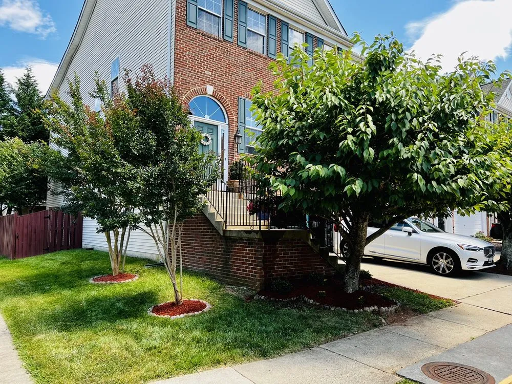 Custom yard maintenance in Woodbridge, VA by SMG Services