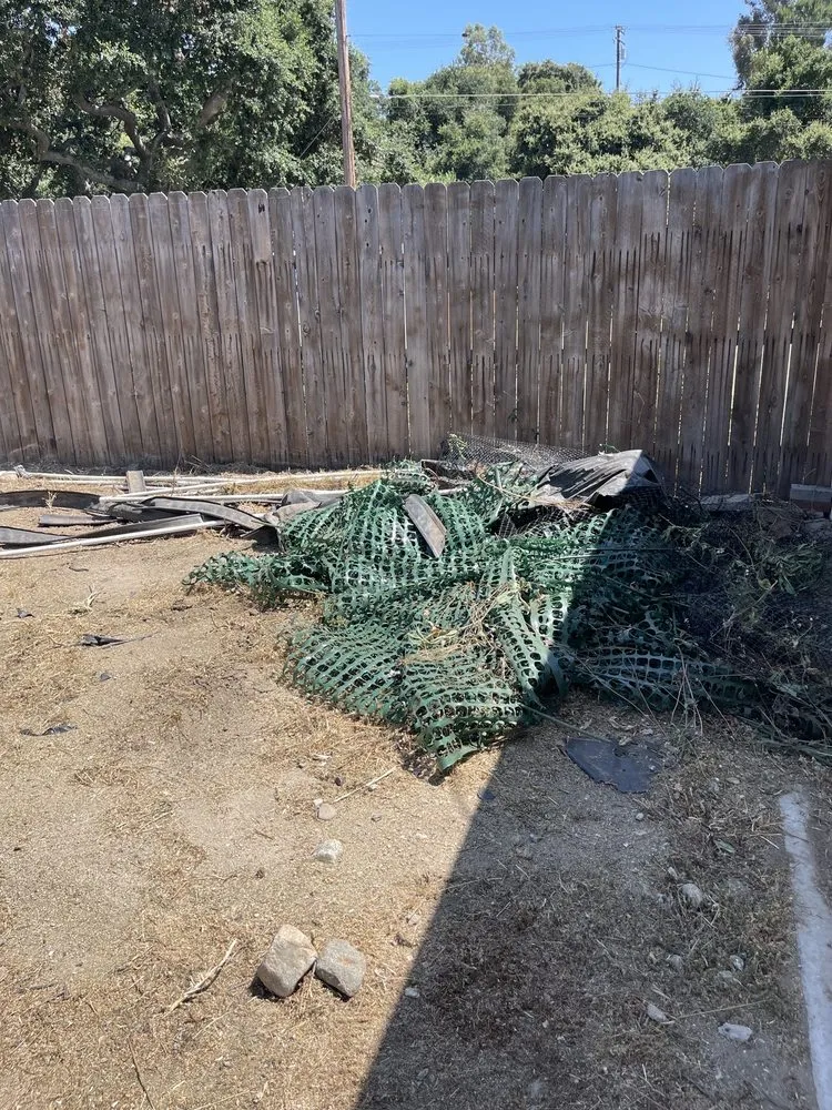 Reliable residential landscaping experts serving Los Angeles, CA - SMH Junk Removal