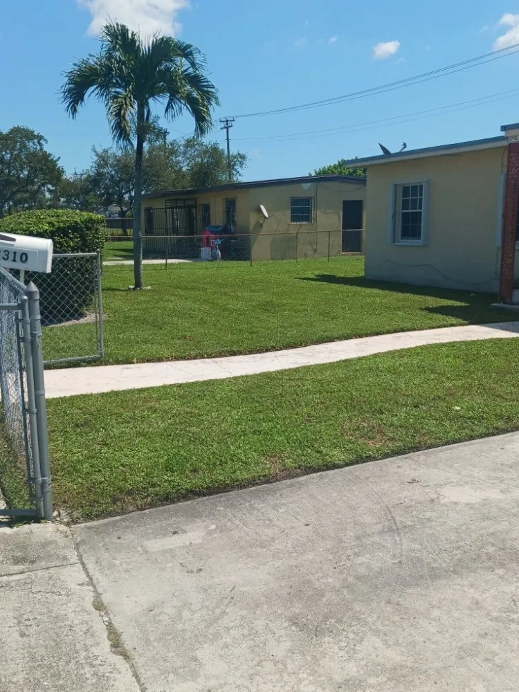 Expert landscaping services experts serving Opa-locka, FL - Smiff And Son Landscaping