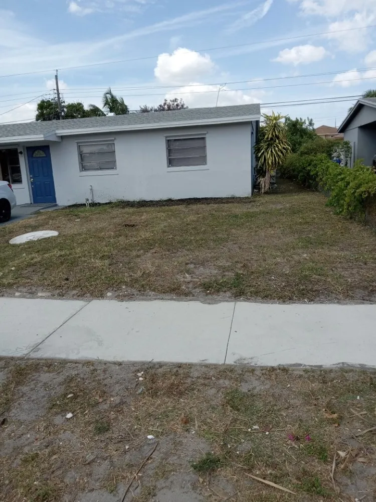 Custom lawn care service in Riviera Beach, FL - Smith Advance Landscape