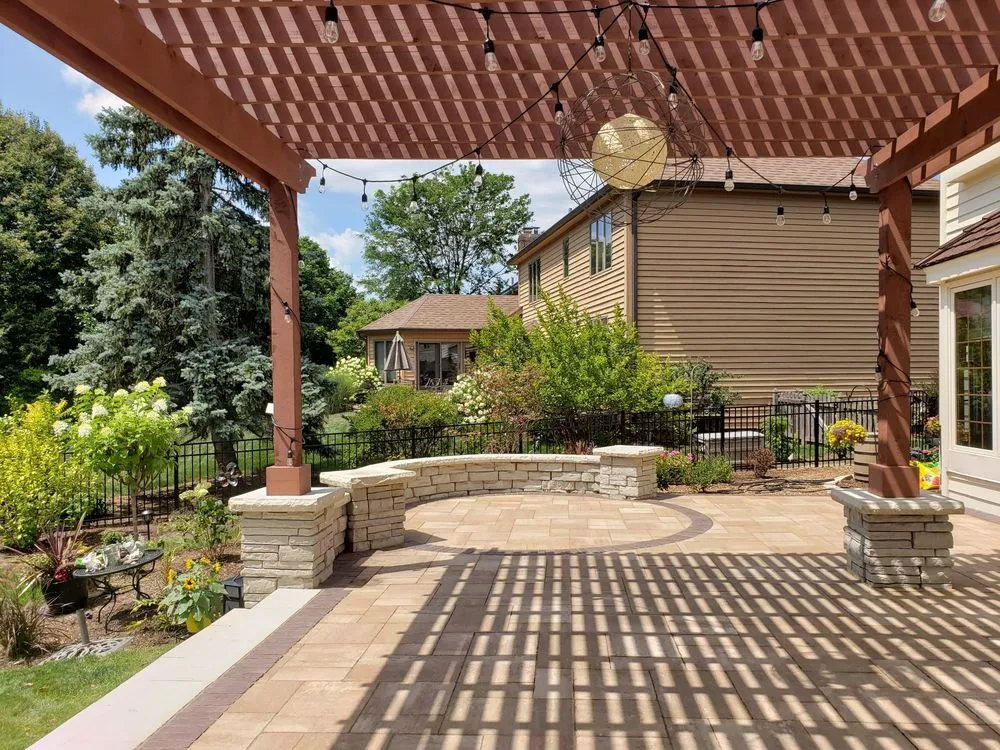 Affordable outdoor landscaping in Carol Stream, IL - Smith Brothers