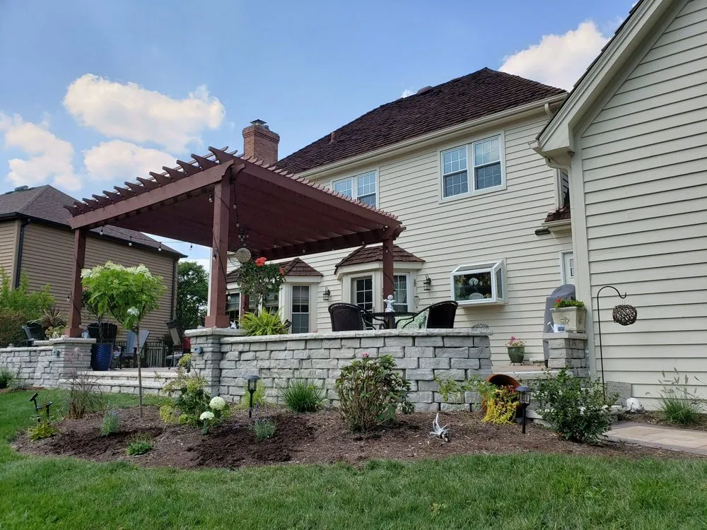 Local outdoor landscaping in Carol Stream, IL by Smith Brothers