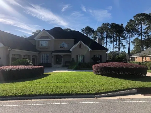 Expert garden landscaping for beautiful yards in Jacksonville, FL by Smith Brothers Lawn Maintenance