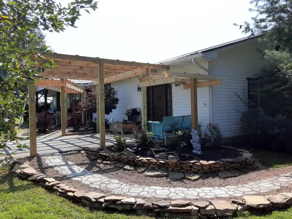 Custom yard cleanup service for beautiful yards in London, KY by Smith Complete Home Maintenance