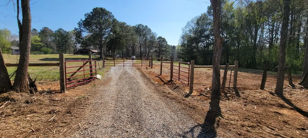 Top-rated yard maintenance in Wilsonville, AL by Smith Land Management