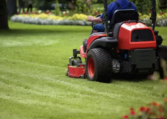 Smith Outdoor Services Logo