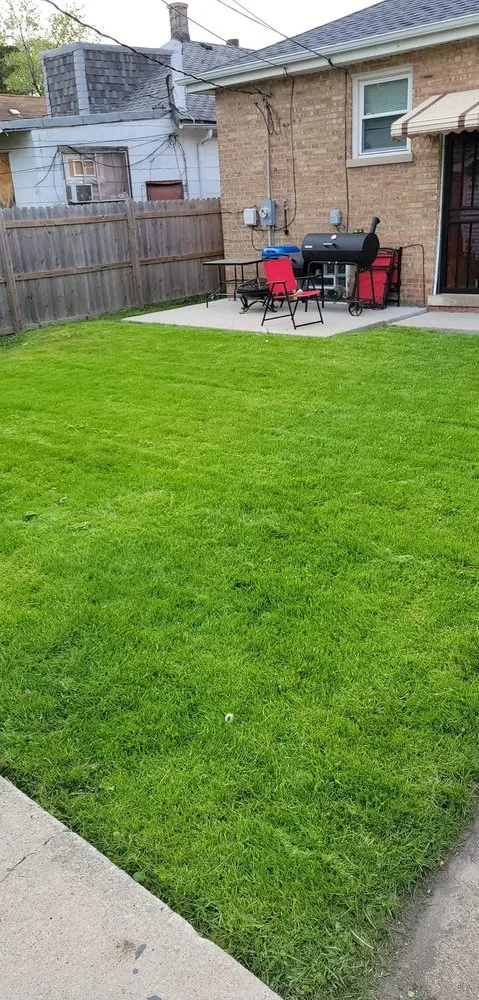 Local yard maintenance in Chicago, IL by Smiths Expert Lawn Care