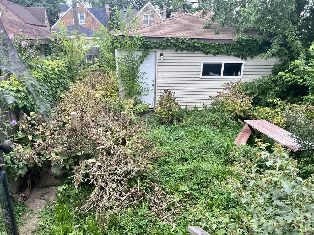 Top-rated yard maintenance in Chicago, IL - Smiths Expert Lawn Care