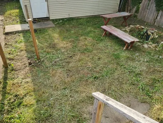 Smiths Expert Lawn Care Logo