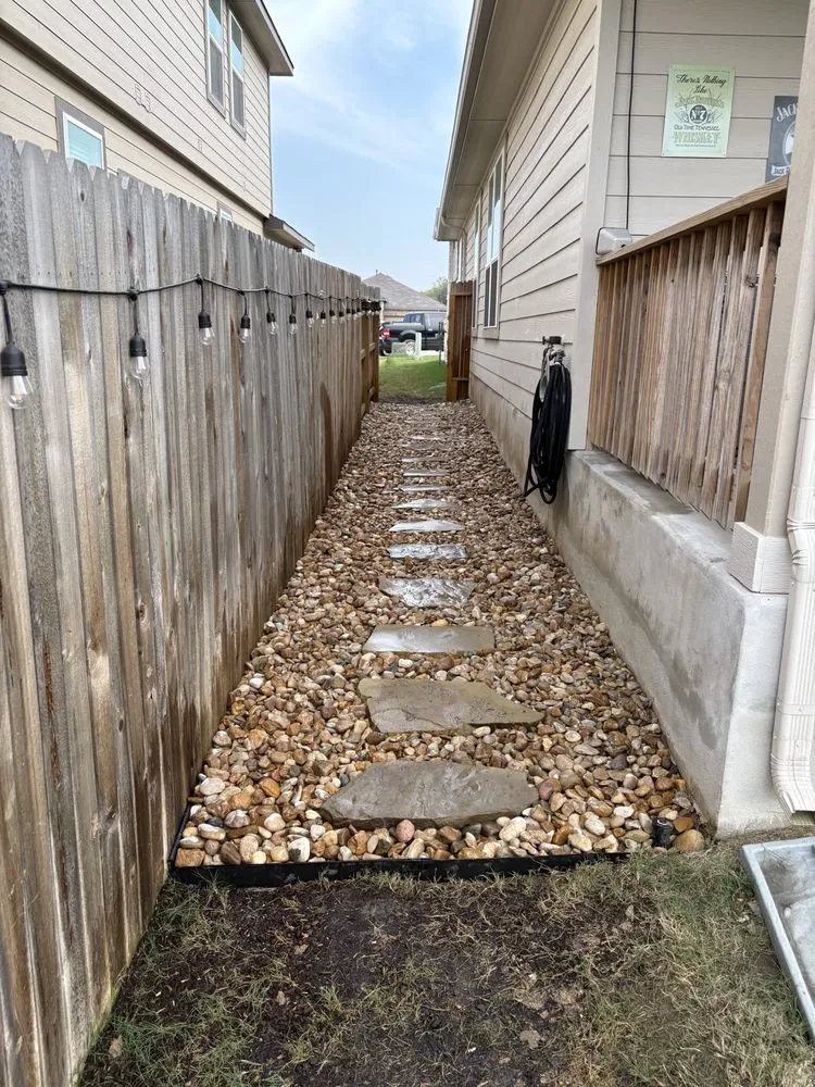 Professional garden landscaping with custom design in Bulverde, TX by Smith’s Lawn & Landscape