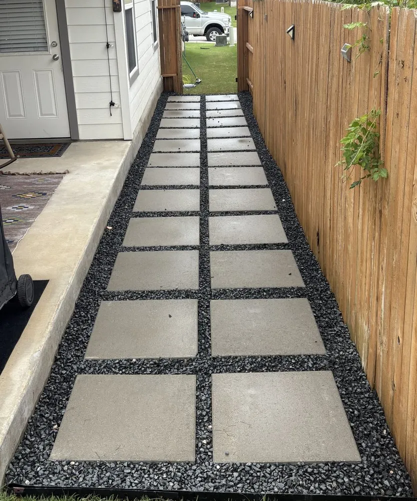 Reliable yard maintenance for homes in Bulverde, TX by Smith’s Lawn & Landscape