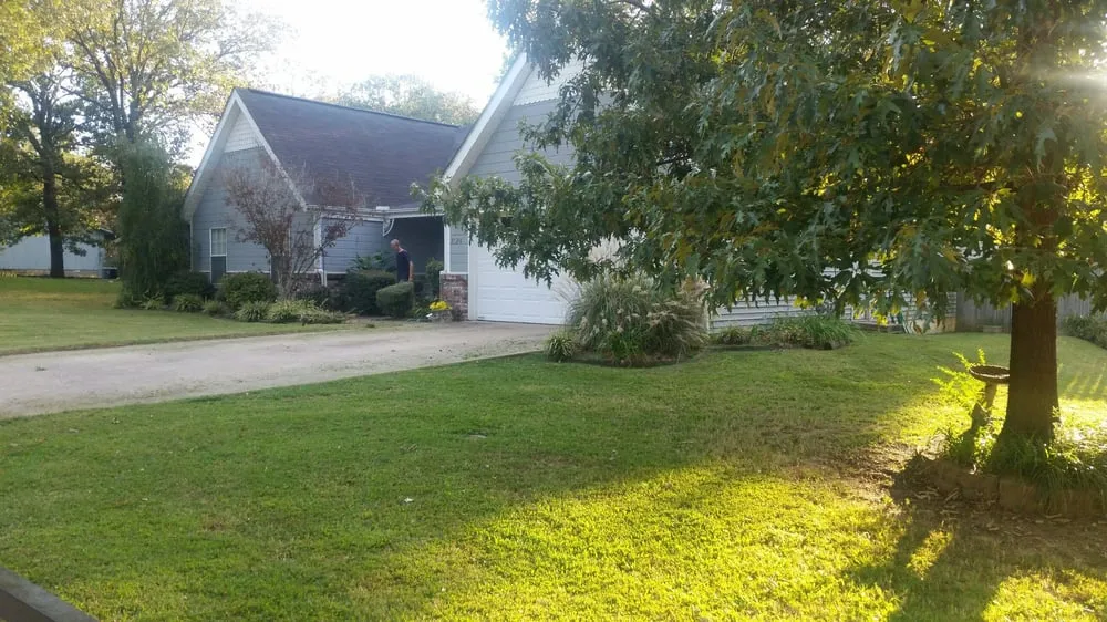 Reliable garden landscaping experts serving Tumbling Shoals, AR - Smith's Lawn & Landscaping Service