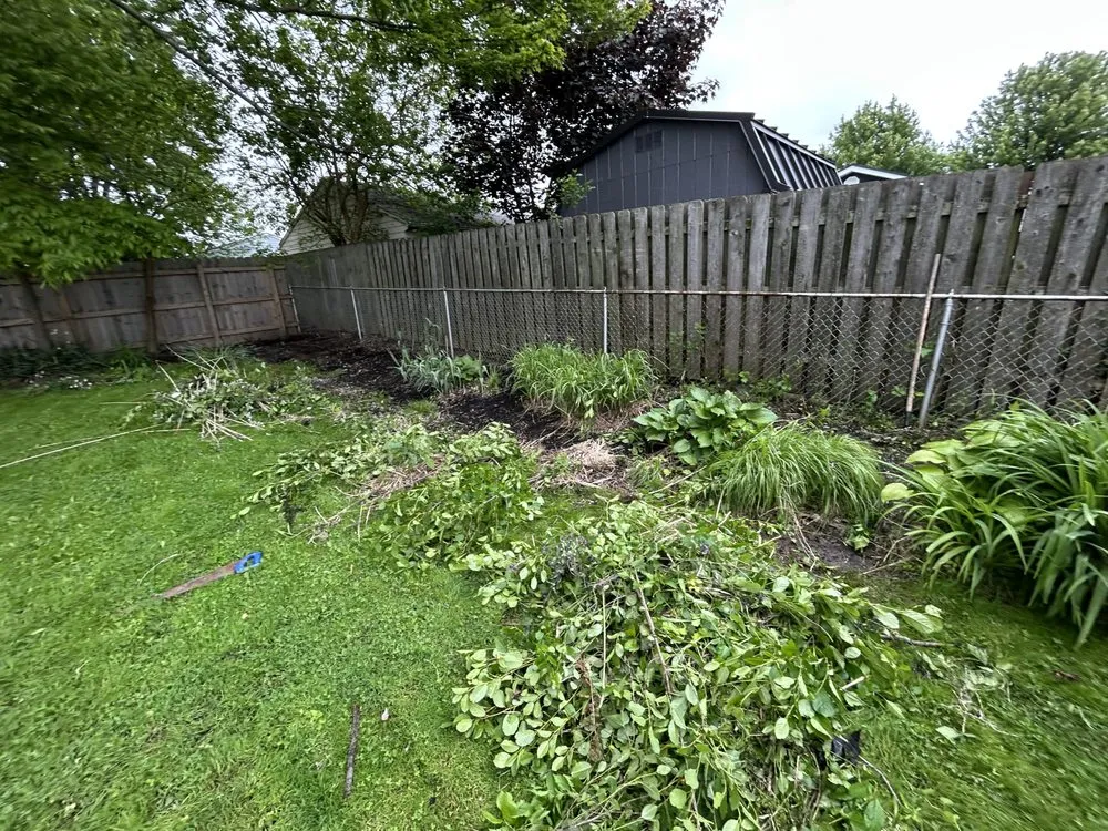 Reliable lawn mowing service in Cleveland, OH - Smiths lawn care