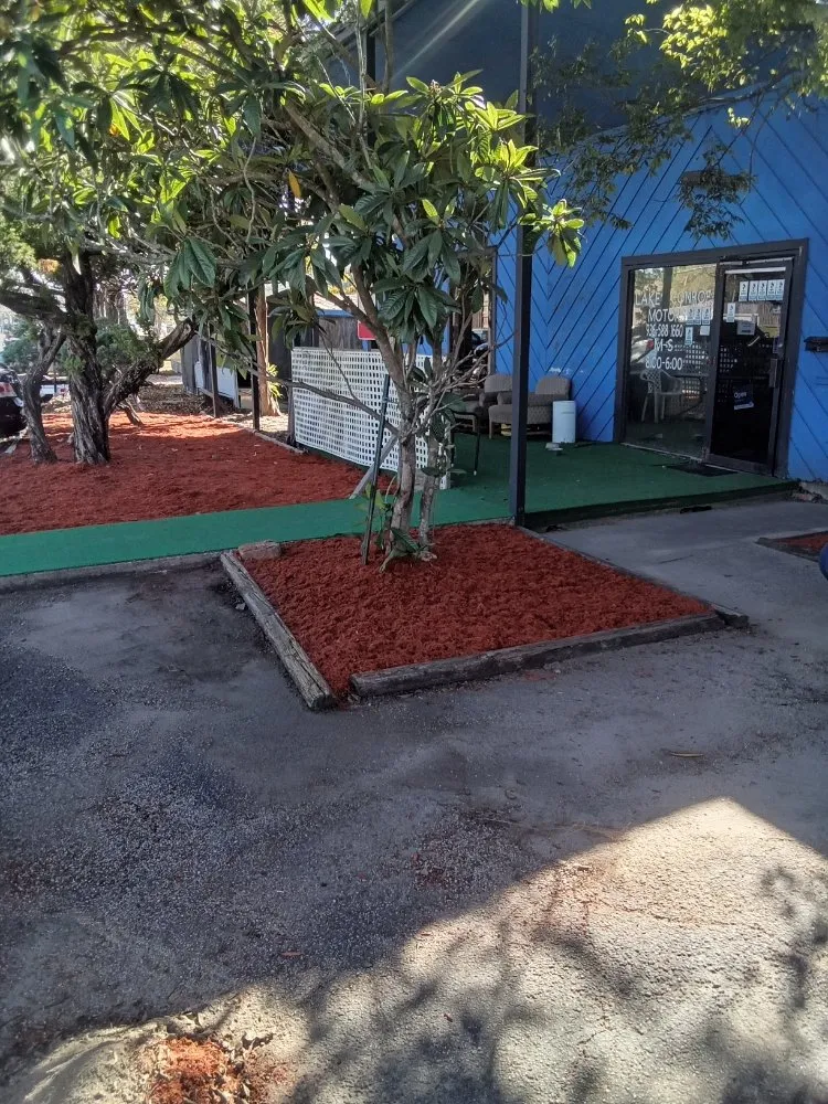 Custom yard maintenance in Conroe, TX - Smiths Lawn Service