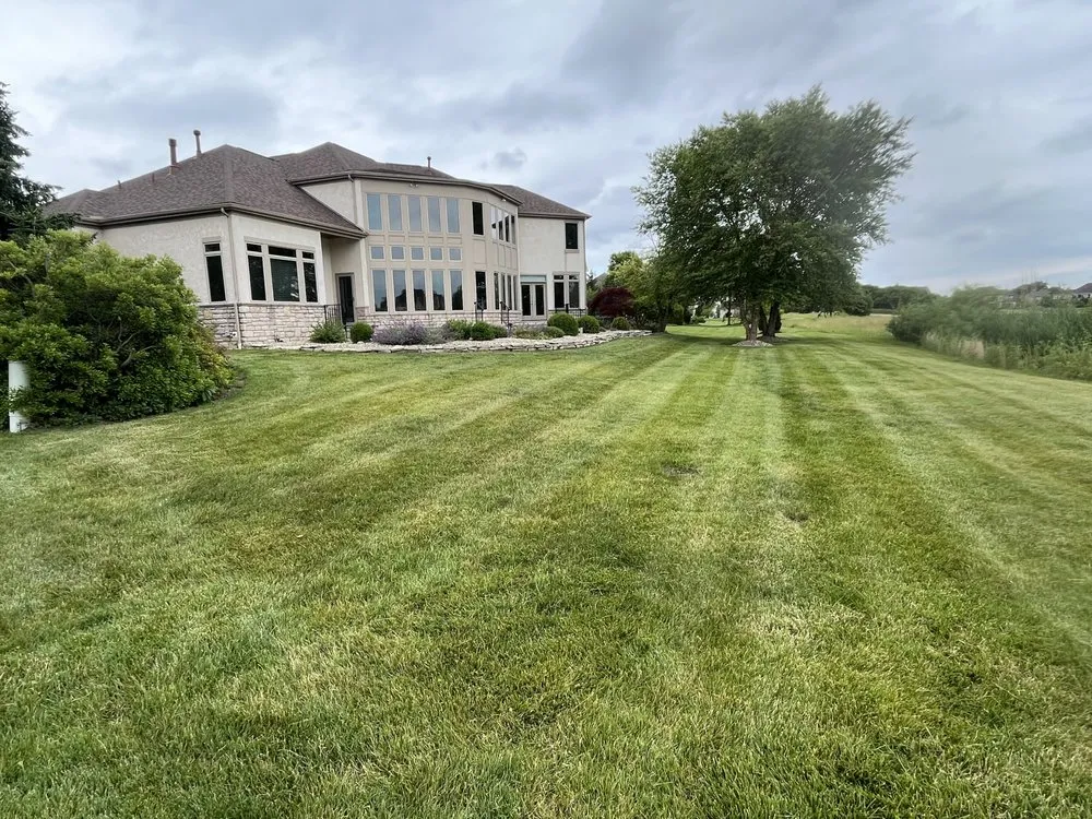 Professional lawn care service experts serving Grove City, OH - Smiths Lawncare