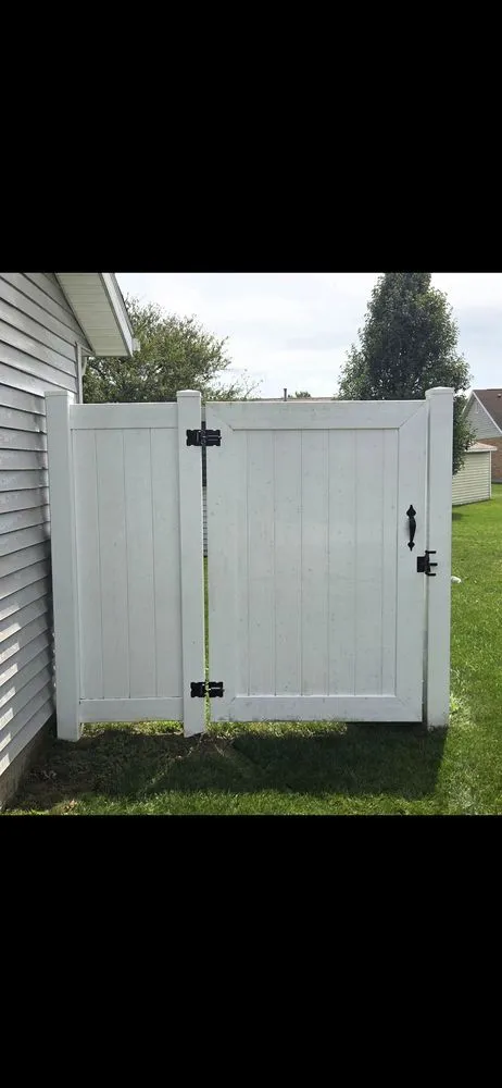 Professional yard cleanup service in Piqua, OH - Smith's Outdoor Services