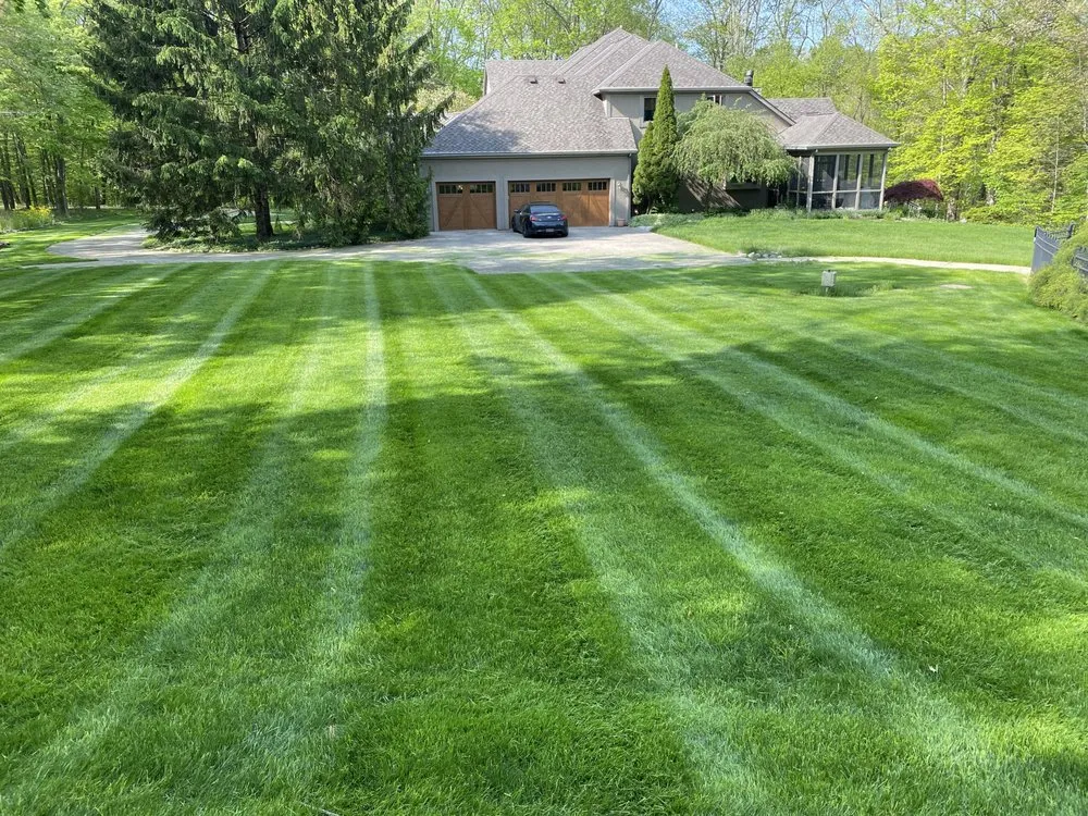 Custom lawn mowing service experts serving Columbus, OH - Smiths property management