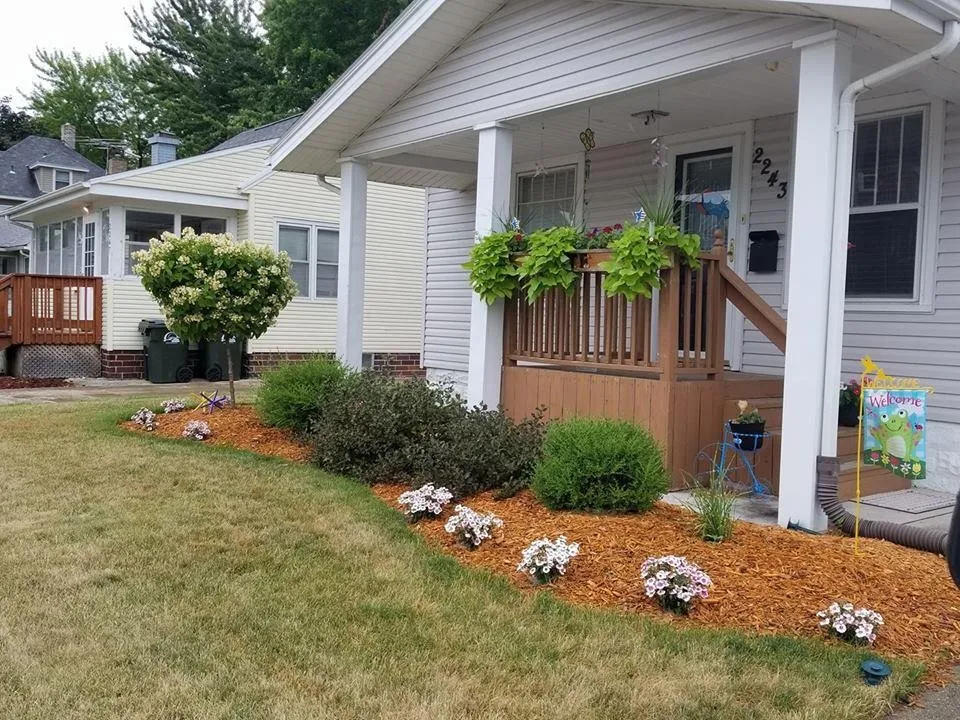 Local garden landscaping experts serving Fort Dodge, IA - Smitty's Lawn & Landscape
