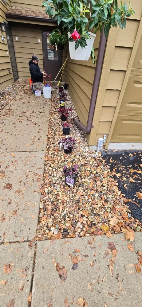 Custom outdoor landscaping experts serving Sheboygan, WI - Smokeez