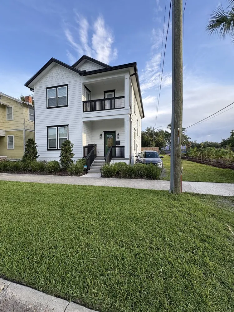 Local yard maintenance in Jacksonville, FL - Smokey’s Lawn Service