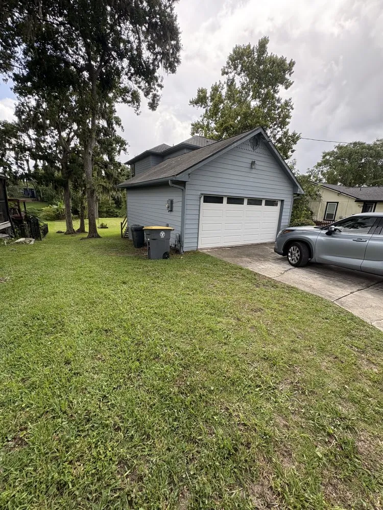 Top-rated lawn mowing service in Jacksonville, FL - Smokey’s Lawn Service