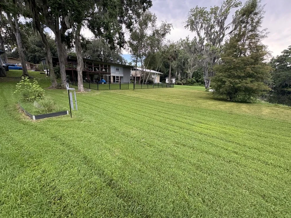 Professional lawn mowing service experts serving Jacksonville, FL - Smokey’s Lawn Service