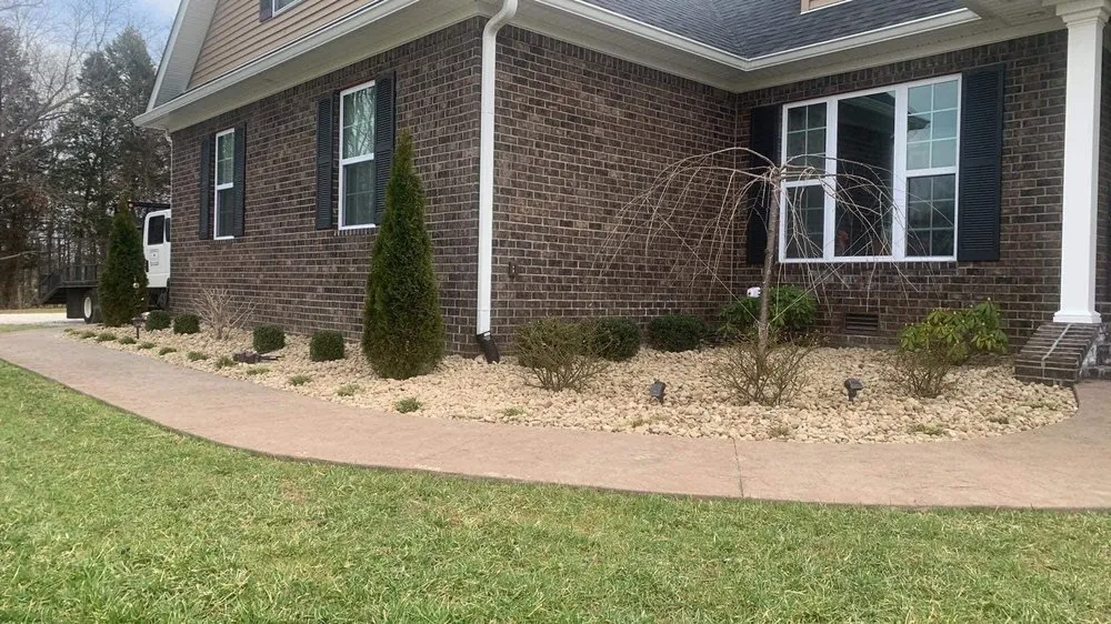 Custom lawn mowing service experts serving Oakland, KY - Smokin Grass